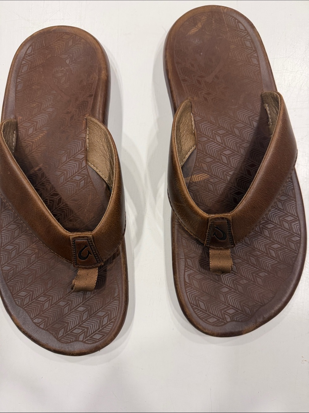 OluKai Men’s Brown Leather Thong Sandals - Picture 4 of 4